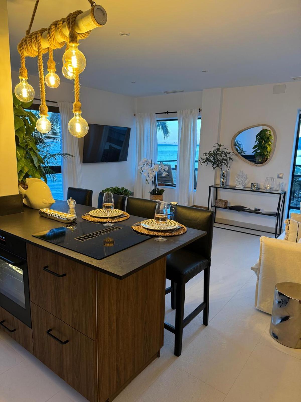 Marbella Beachfront Apartment Экстерьер фото