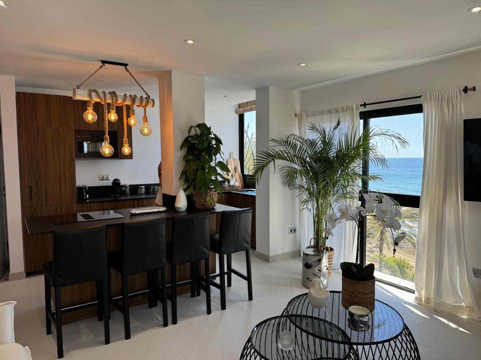 Marbella Beachfront Apartment Экстерьер фото